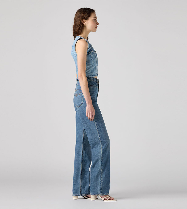 بنطال جينز بقصة مستقيمة 