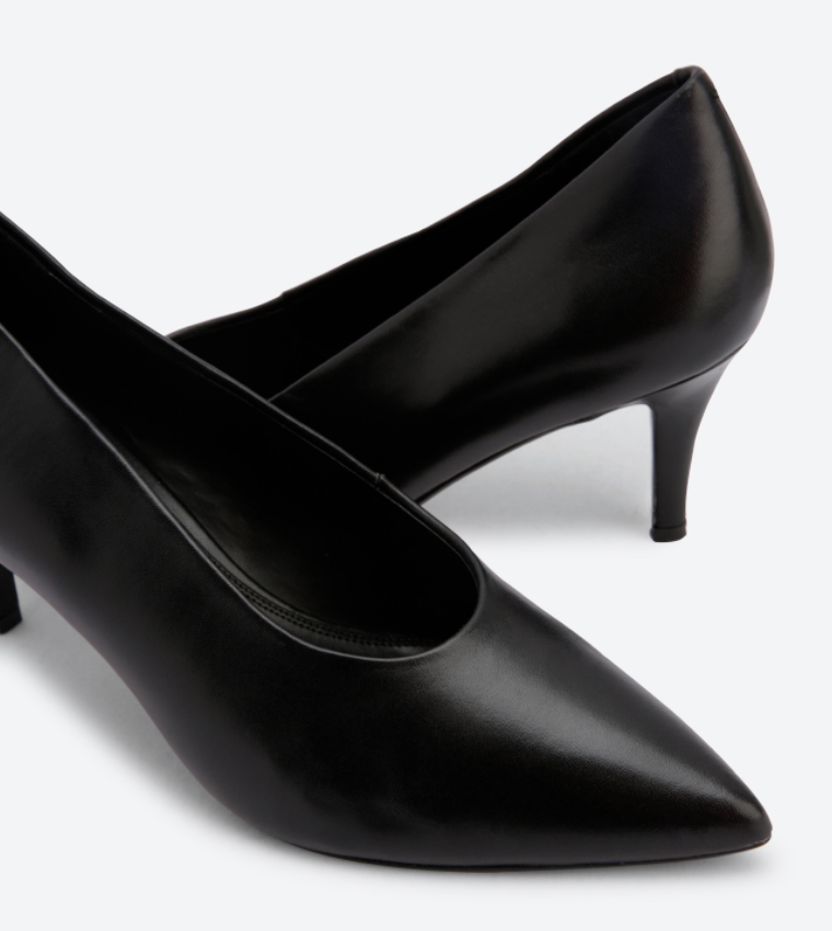 Black high vamp court shoes new arrivals