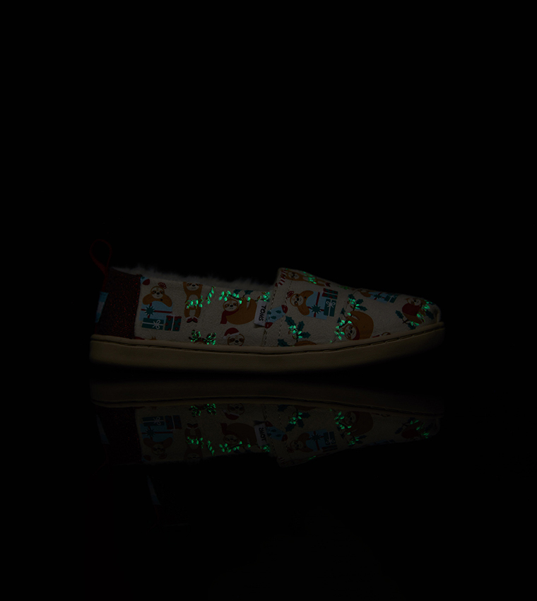 حذاء كاجوال البارجاتا بطبعات 