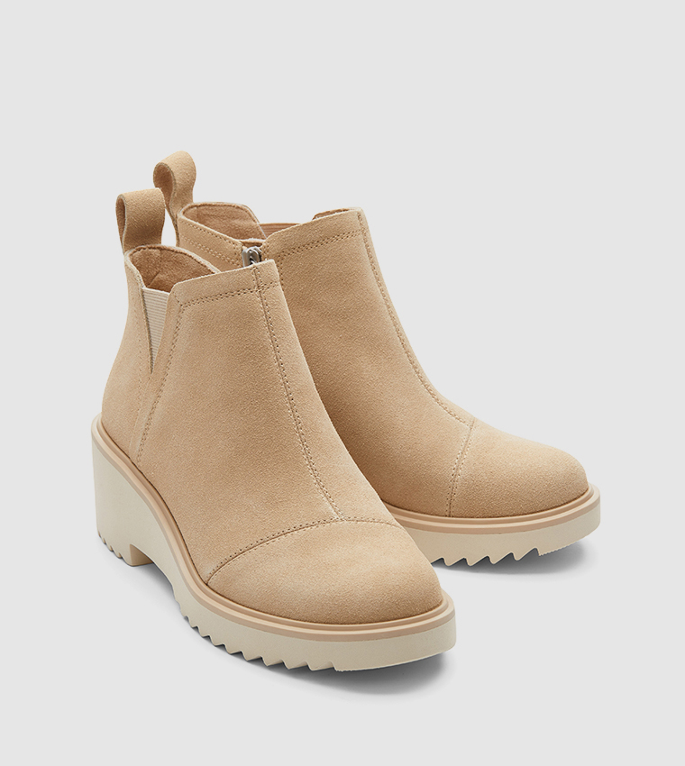MAUDE Round Toe Chelsea Boots