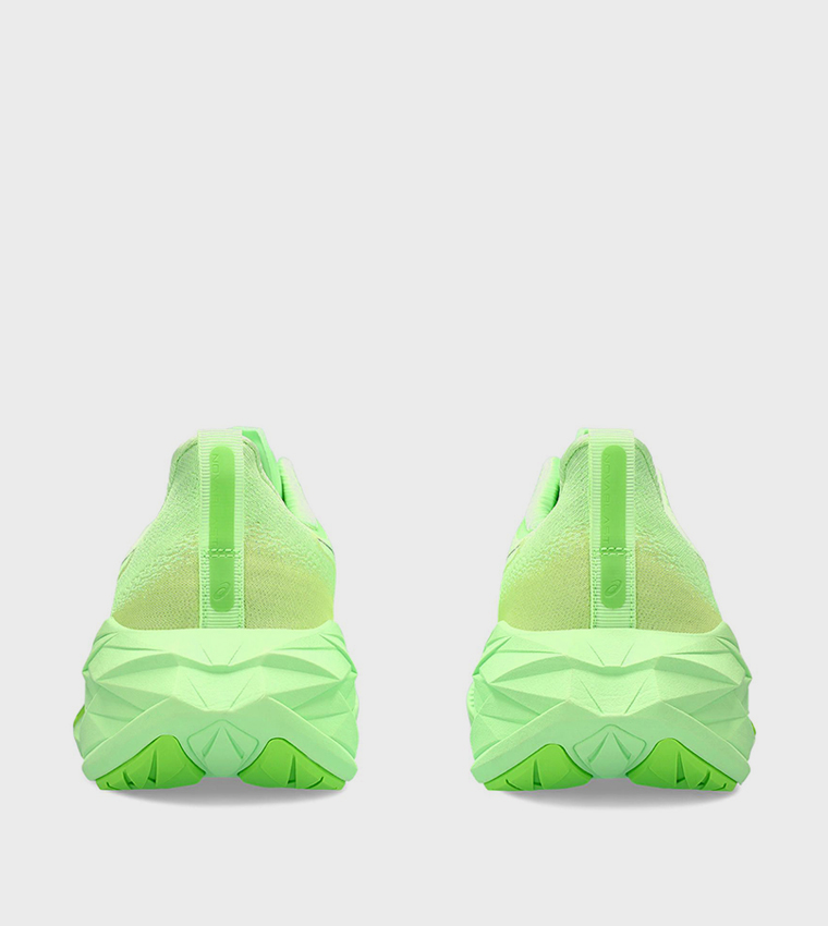 NOVABLAST 4 Lace Up Running Shoes
