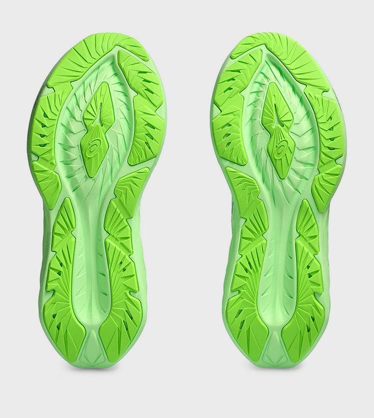 NOVABLAST 4 Lace Up Running Shoes