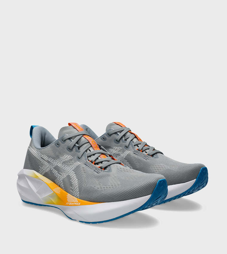 NOVABLAST 5 Running Shoes