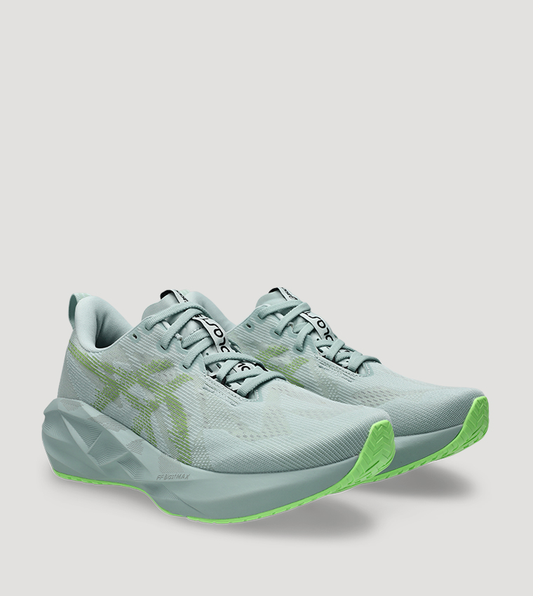 NOVABLAST 5 Textured Running Shoes