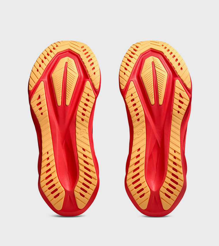 NOVABLAST 5 Running Shoes