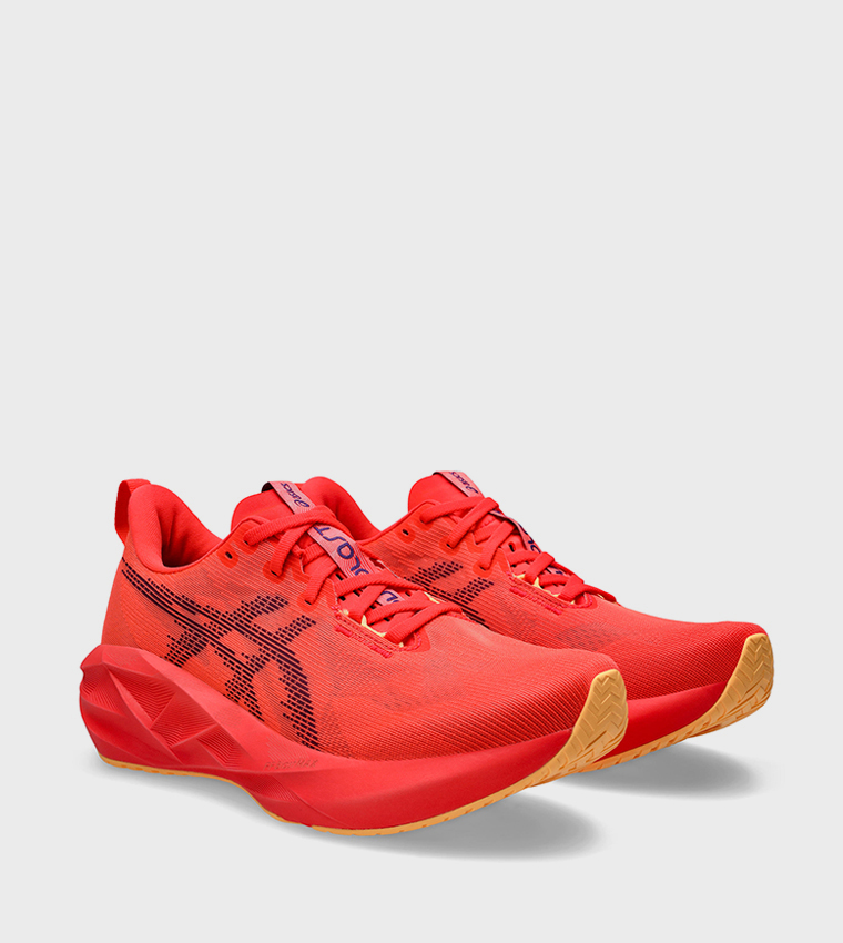 NOVABLAST 5 Running Shoes