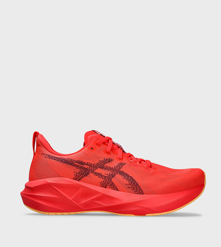 NOVABLAST 5 Running Shoes