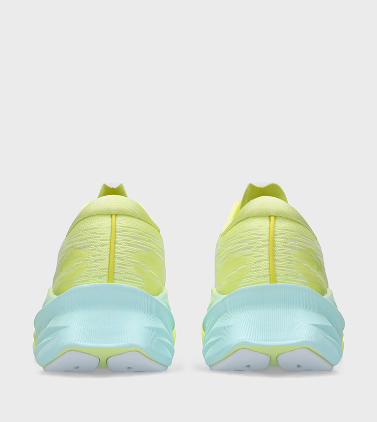 NOVABLAST Lace-Up Running Shoes