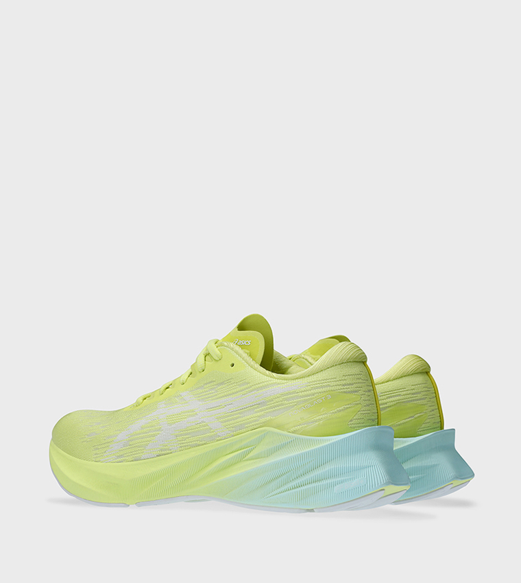 NOVABLAST Lace-Up Running Shoes