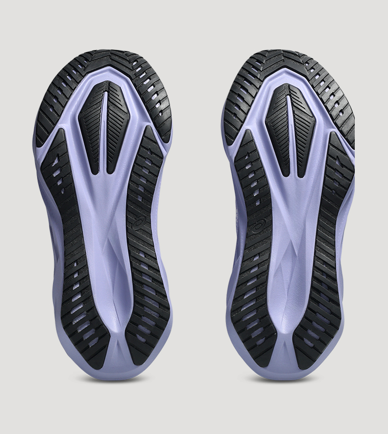 NOVABLAST 5 Textured Running Shoes