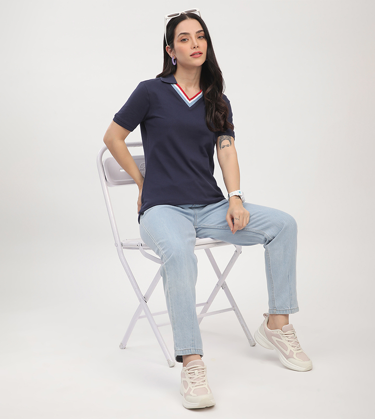 تي شيرت بولو بأكمام قصيرة مطرز بالشعار