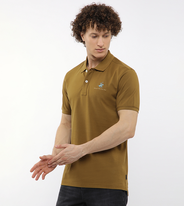 تيشيرت بتطريز شعار وكم قصير 