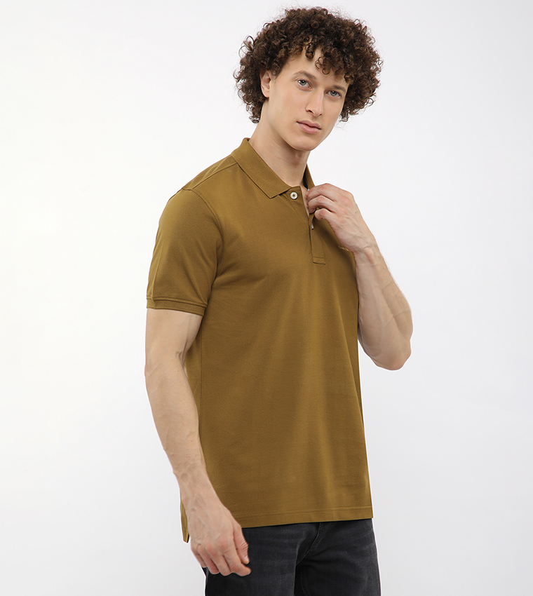 تيشيرت بتطريز شعار وكم قصير 