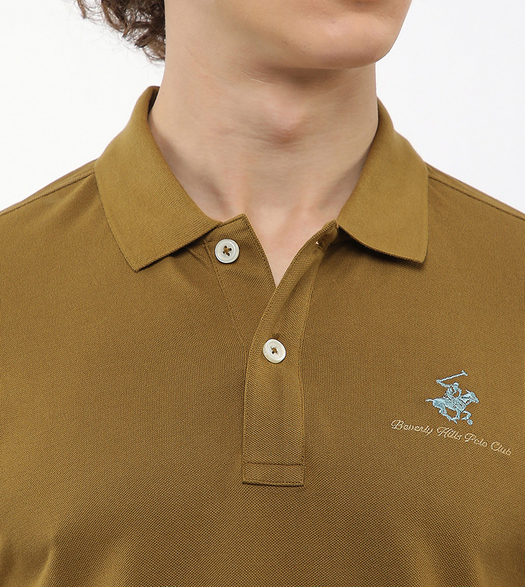 تيشيرت بتطريز شعار وكم قصير 