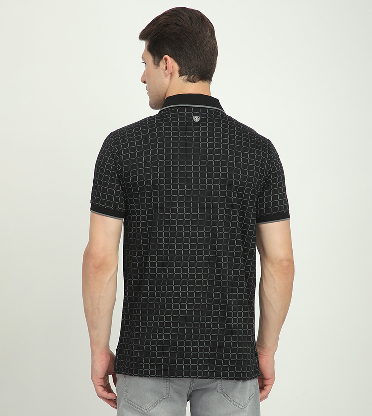 تيشيرت بولو بأكمام قصيرة وشعار  