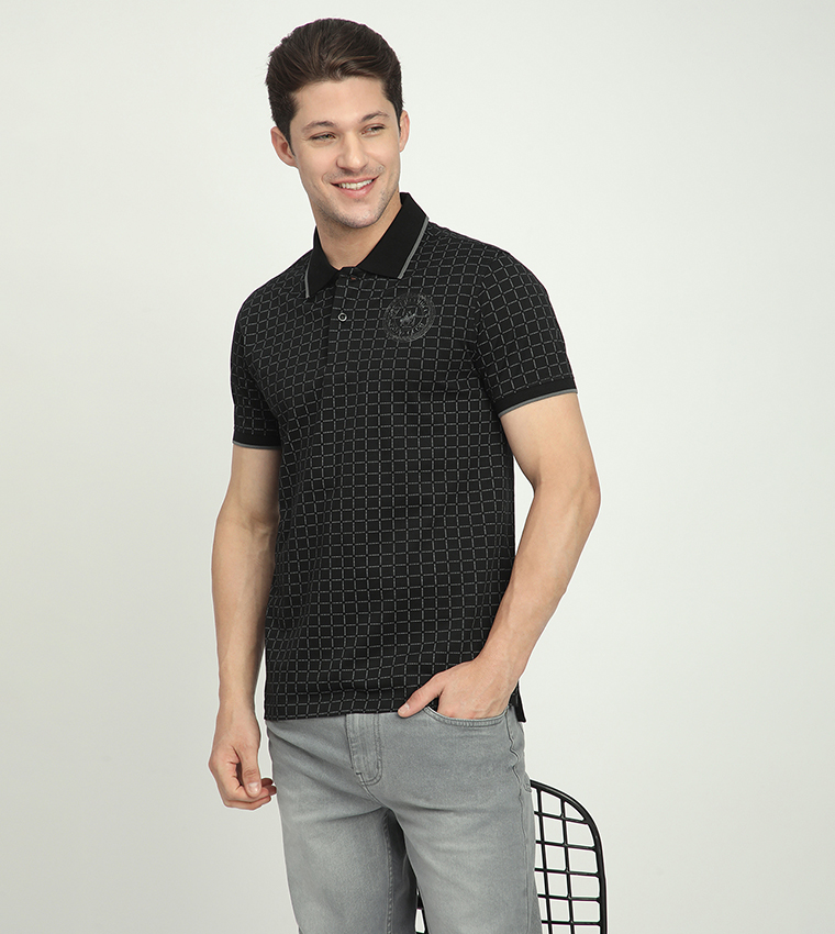 تيشيرت بولو بأكمام قصيرة وشعار  