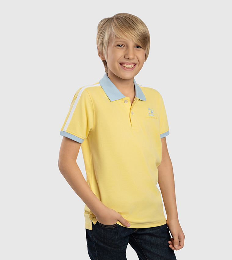 تيشيرت بولو بأكمام قصيرة بتطريز شعار