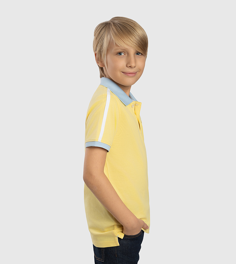 تيشيرت بولو بأكمام قصيرة بتطريز شعار