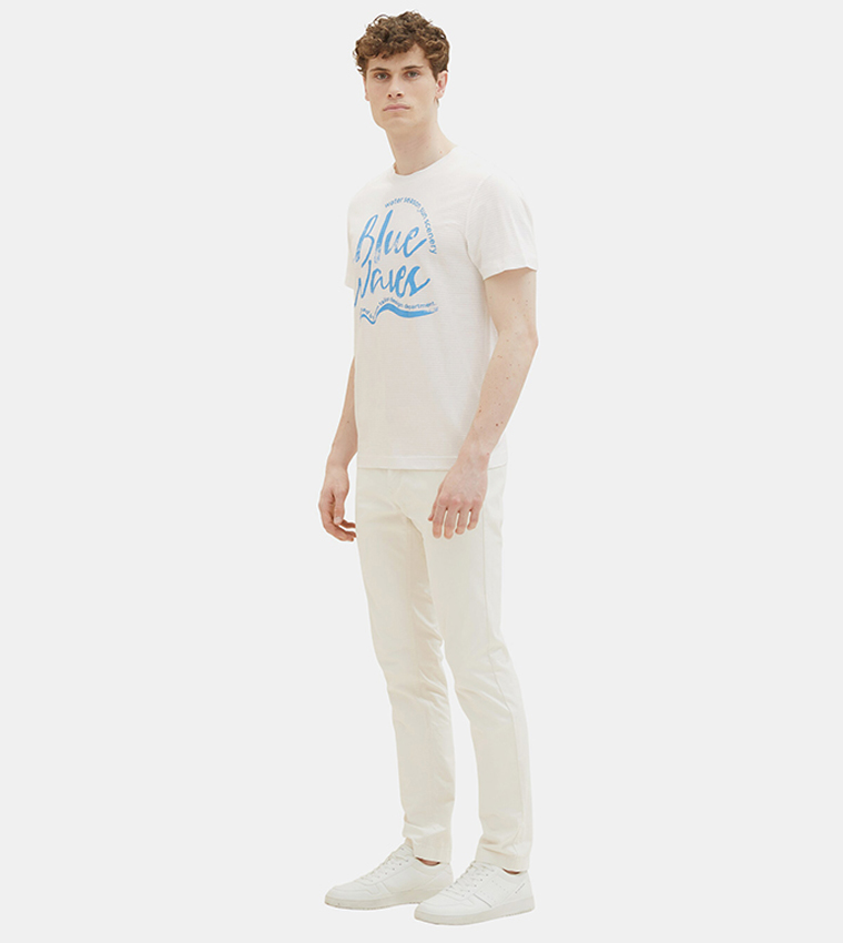 تيشيرت بأكمام قصيرة وطبعة 