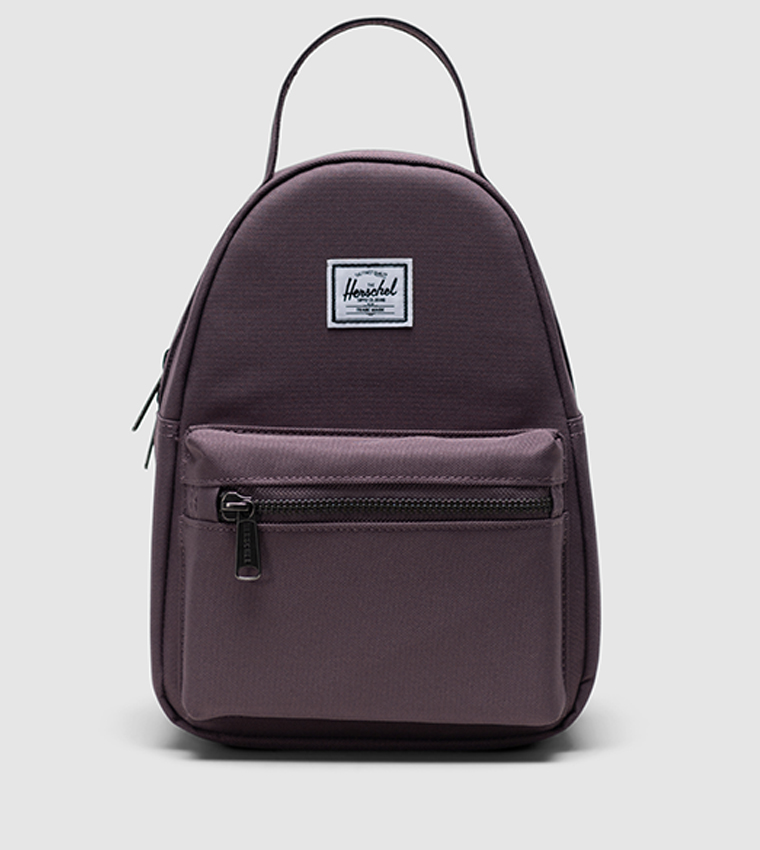 حقيبة ظهر صغيرة