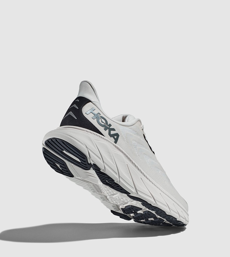 ARAHI 6 Knitted Running Shoes
