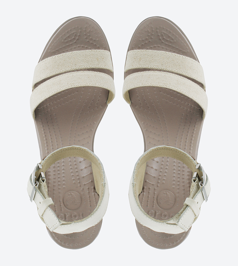 صندل بلون أوف وايت