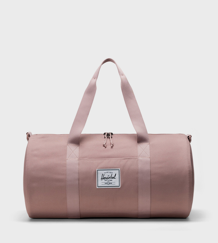 حقيبة رياضية بشعار