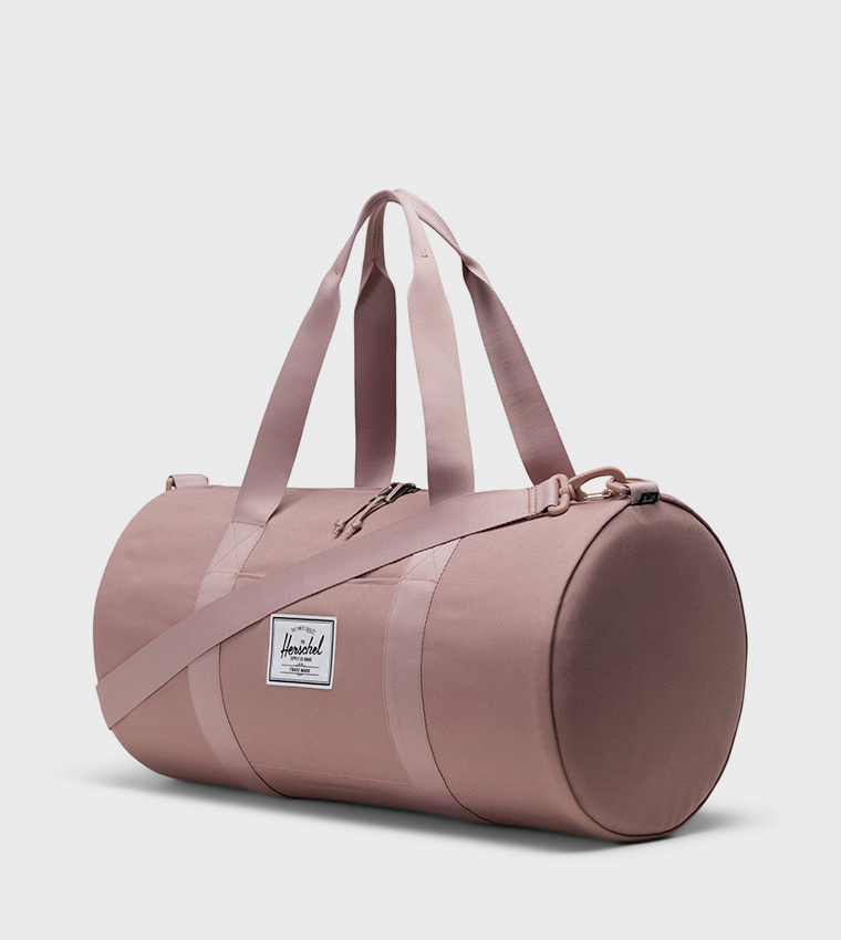 حقيبة رياضية بشعار