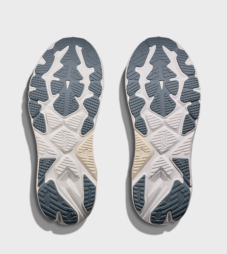 ARAHI 8 Textured Running Shoes