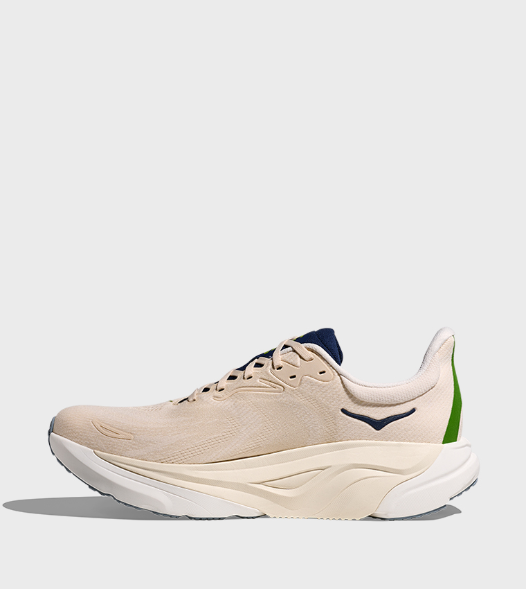 ARAHI 8 Textured Running Shoes