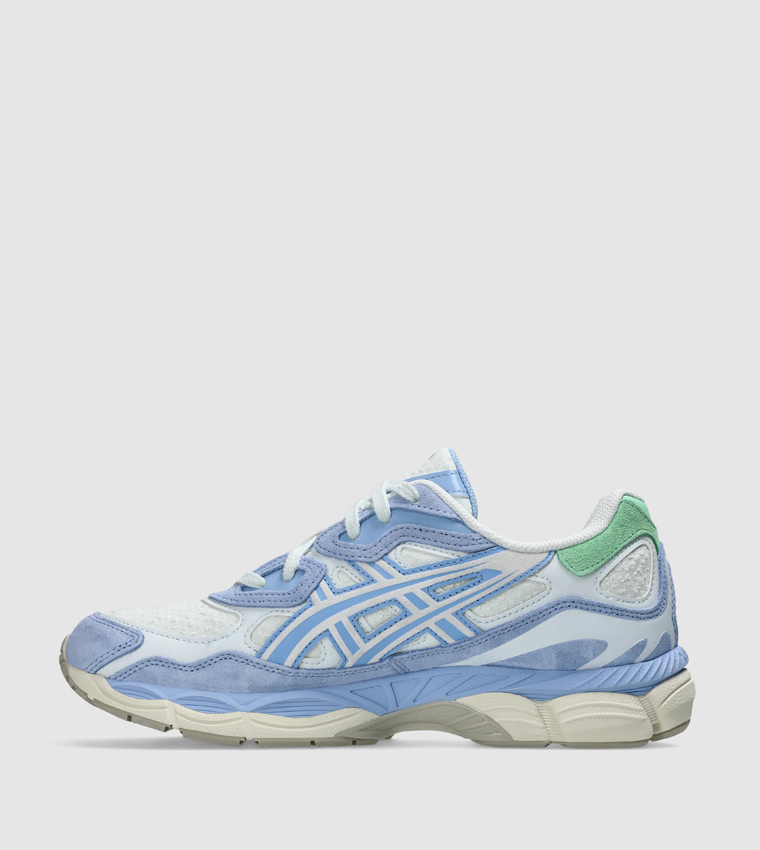 سنيكرز جيل إن واي سي برقبة قصيرة