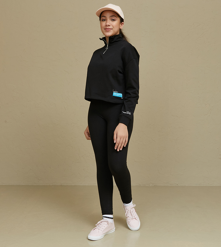 سترة قصيرة بتفاصيل سحاب أمامي - أسود