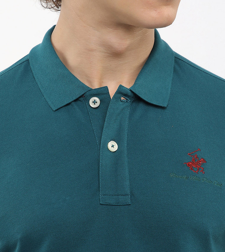 تيشيرت بتطريز شعار وكم قصير 