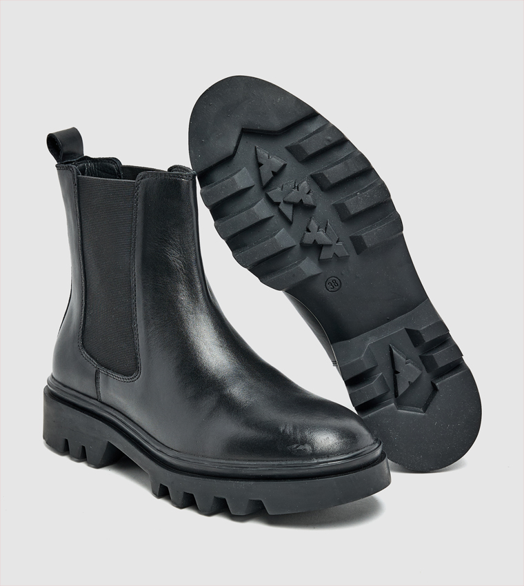 Round Toe Chelsea Boots