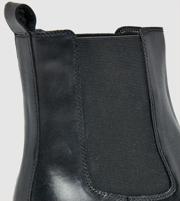 Round Toe Chelsea Boots