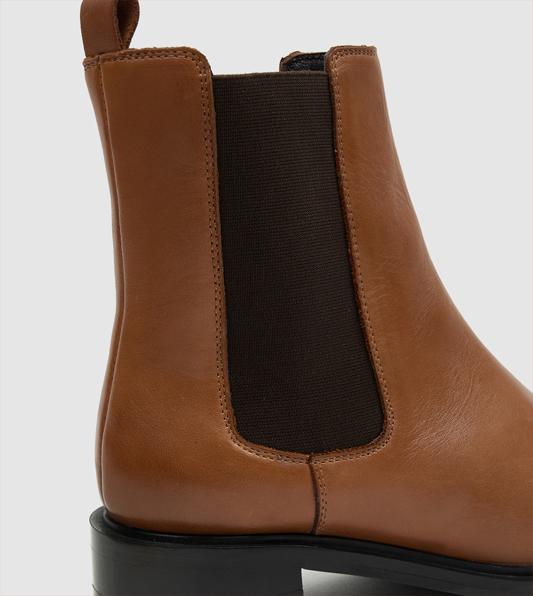 Low Heel Chelsea Boots
