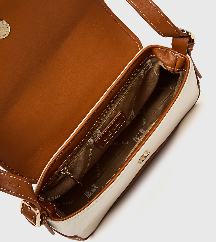 شنطة كتف نسائية فلاب بحواف متباينة 