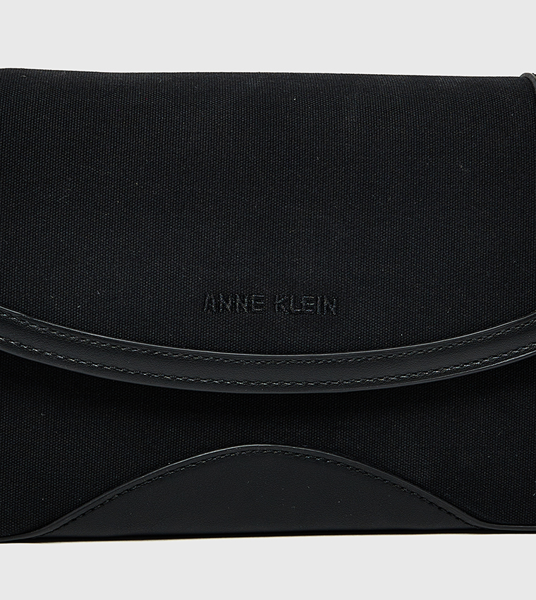 شنطة كتف نسائية فلاب بحواف متباينة 