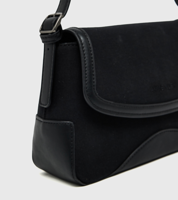 شنطة كتف نسائية فلاب بحواف متباينة 