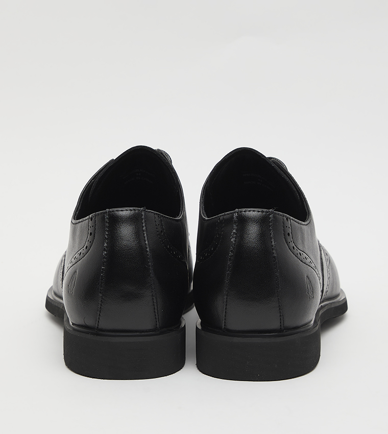 حذاء رسمي رجالي مثقّب برباط