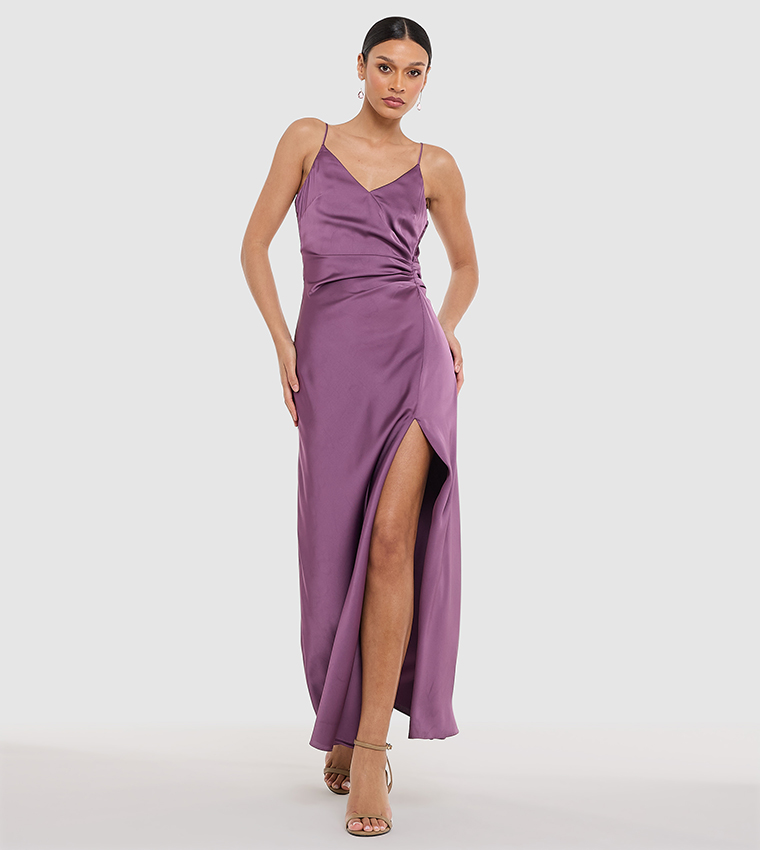 فستان ساتان ماكسي بفتحة وحمالات