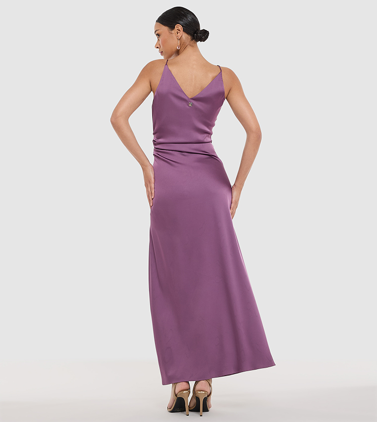 فستان ساتان ماكسي بفتحة وحمالات