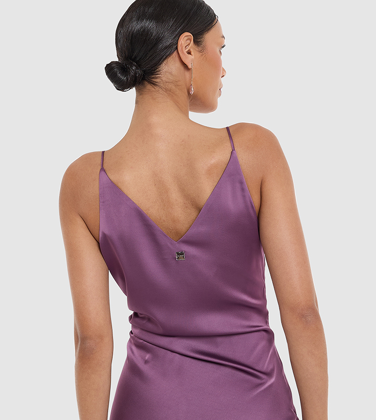 فستان ساتان ماكسي بفتحة وحمالات