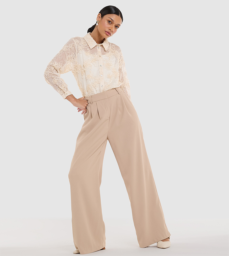 قميص بأكمام طويلة