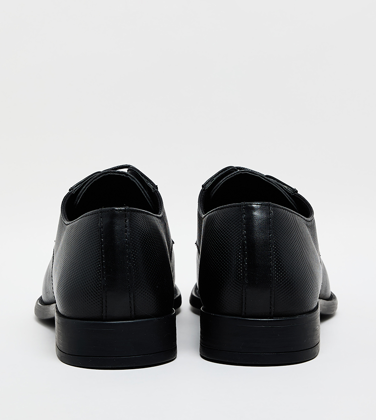 حذاء رسمي جلد برباط  