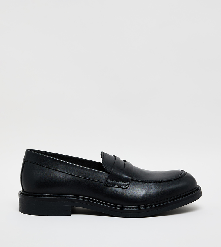 Solid Round Toe Loafers