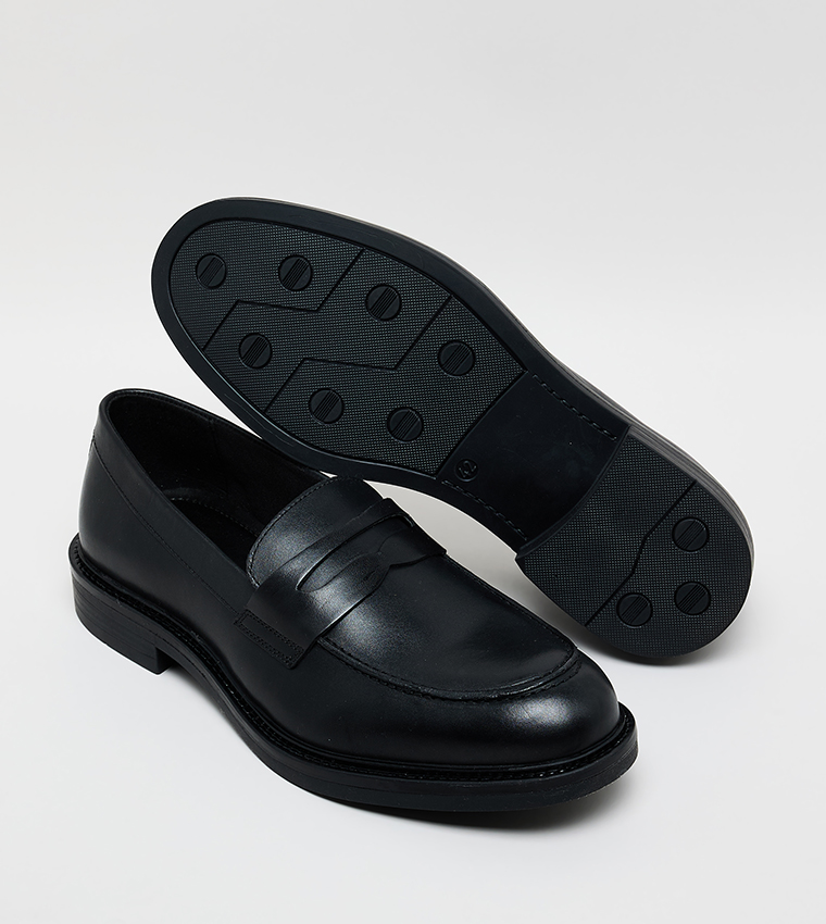 Solid Round Toe Loafers