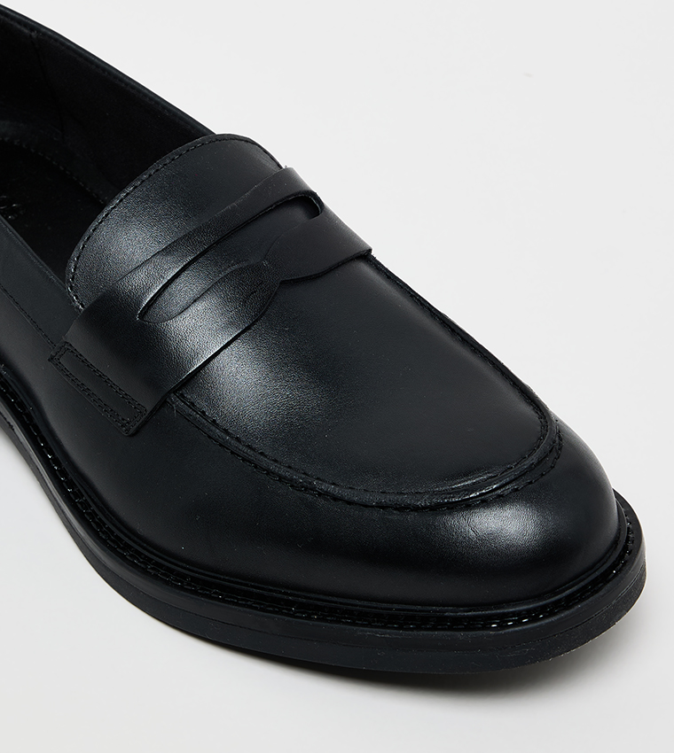 Solid Round Toe Loafers