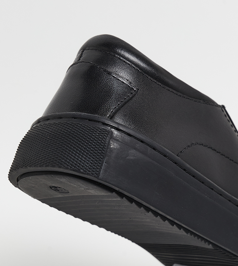 STOCK Solid Lace-Up Shoes