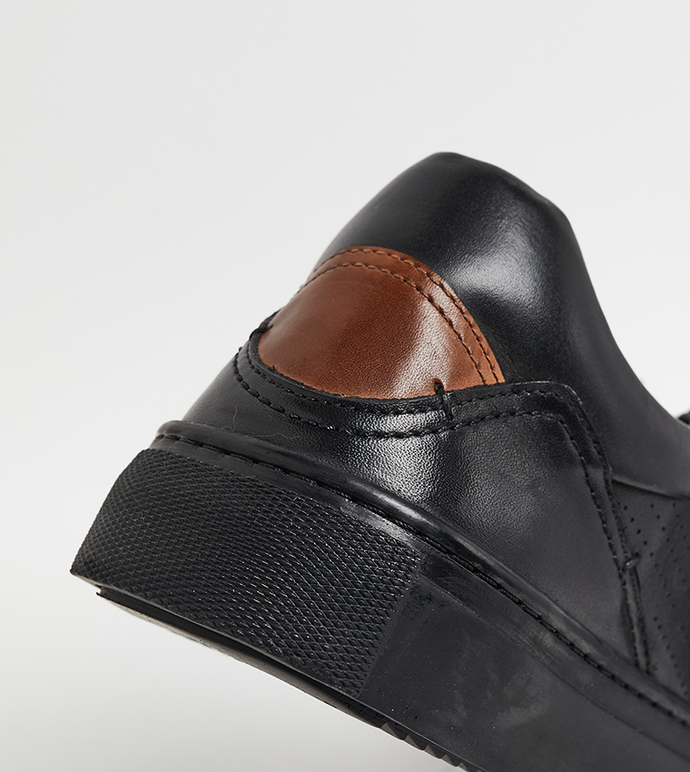 STOCK Solid Lace-Up Shoes